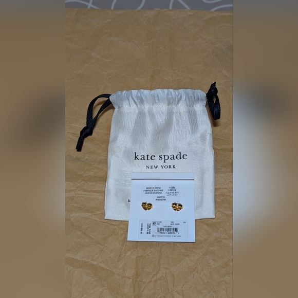 Kate Spade Take Heart Stud Earrings NWT - Picture 4 of 5